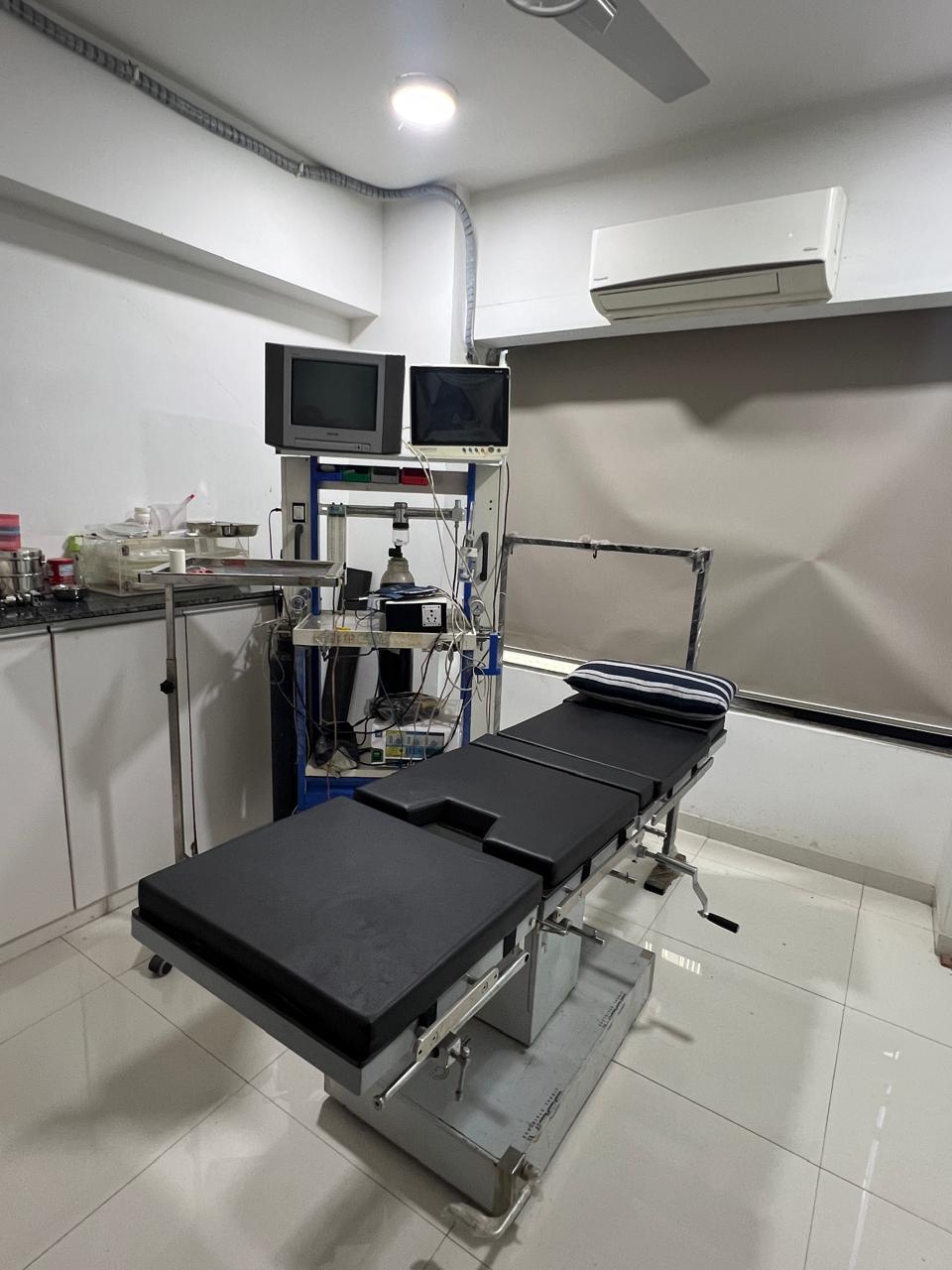 Operation and procedure room with medical equipment